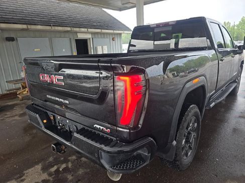 Used 2024 GMC Sierra 2500 AT4 w/ AT4 Premium Plus Package AWD/4WD image 4