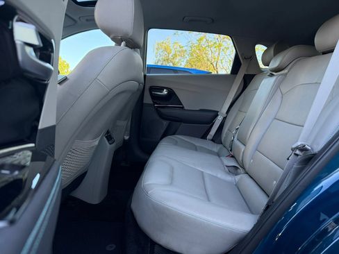 Used 2017 Kia Niro Touring FWD image 12