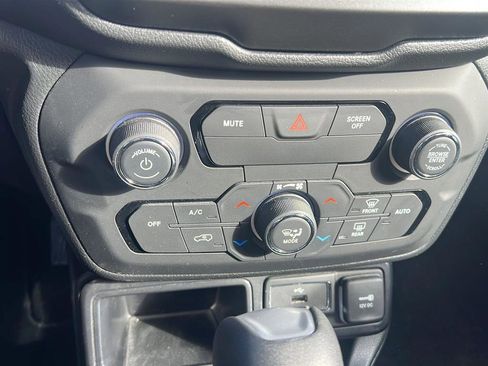 Used 2019 Jeep Renegade Altitude w/ Quick Order Package 2XM image 9