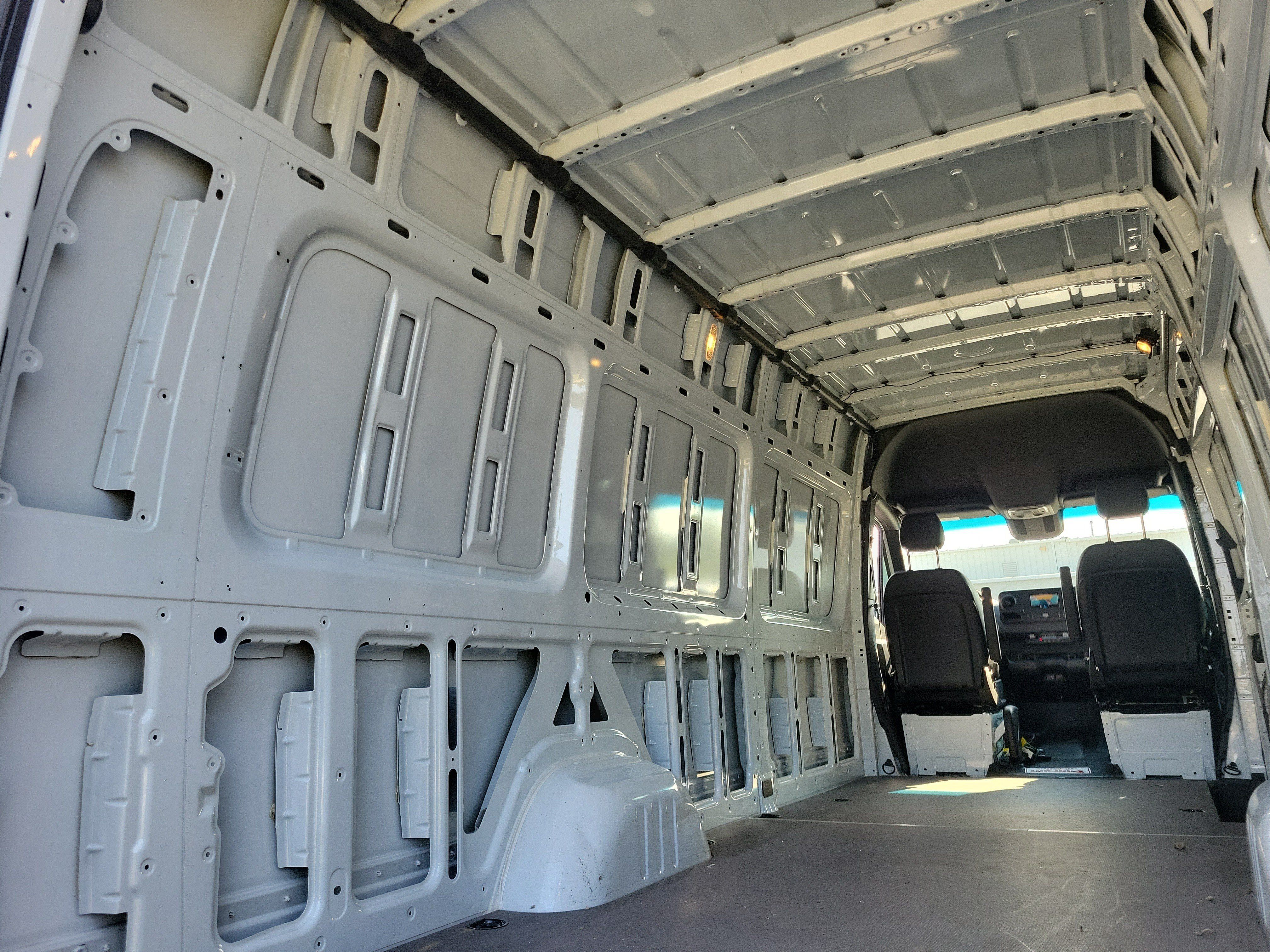 Used 2024 Mercedes-Benz Sprinter 2500 image 9