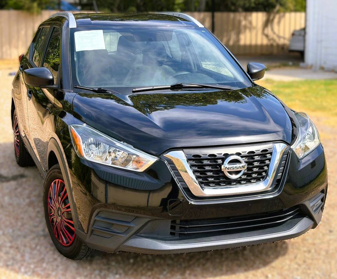 Used 2019 Nissan Kicks S FWD image 1
