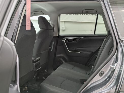 Used 2021 Toyota RAV4 LE image 17