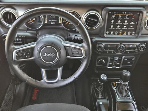 Used 2018 Jeep Wrangler Unlimited Sahara AWD/4WD image 26