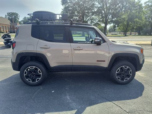 Used 2015 Jeep Renegade Trailhawk w/ Trailer Tow Group AWD/4WD image 6