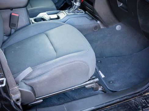 Used 2018 Jeep Wrangler Unlimited Sahara w/ Uconnect 4C Nav & Sound Group image 28