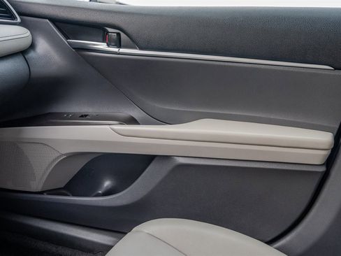 Used 2022 Toyota Camry SE image 23