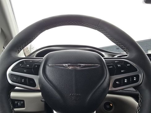 Used 2024 Chrysler Pacifica Touring-L w/ Uconnect Theater Family Group image 25