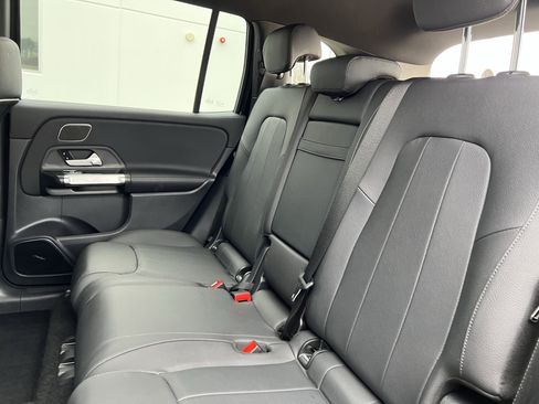 Used 2024 Mercedes-Benz GLB 250 4MATIC image 32