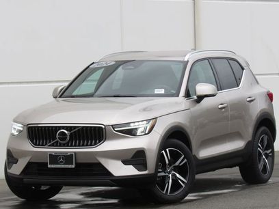 Used 2024 Volvo XC40 B5 Core