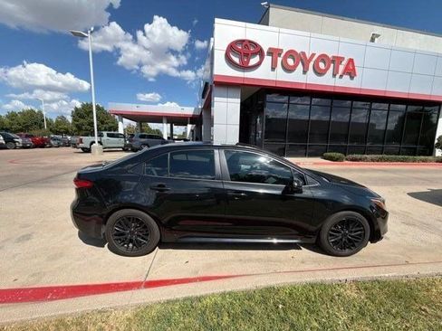Used 2022 Toyota Corolla LE FWD image 2