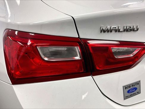 Used 2017 Chevrolet Malibu LT image 28