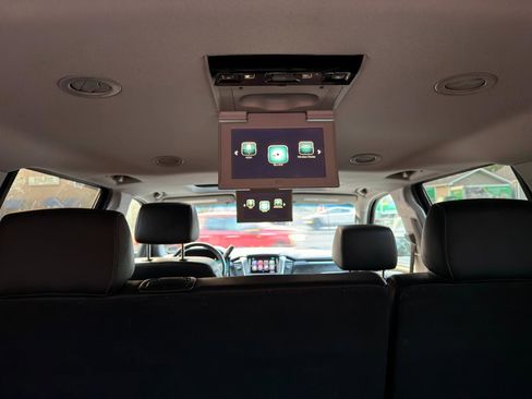 Used 2017 Chevrolet Suburban LT image 15