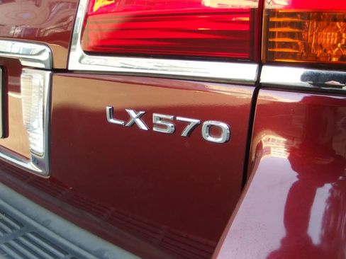 Used 2011 Lexus LX 570 4WD w/ Luxury Pkg image 9