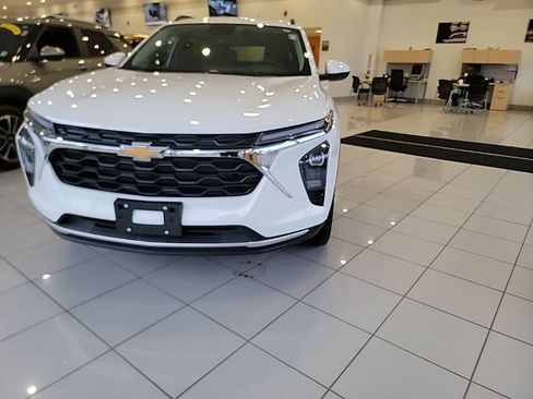 New 2026 Chevrolet Trax LT w/ LT Convenience Package image 1