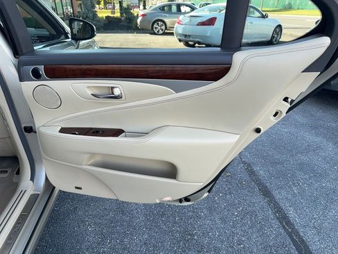 Used 2013 Lexus LS 460 L w/ All-Weather Pkg RWD image 25