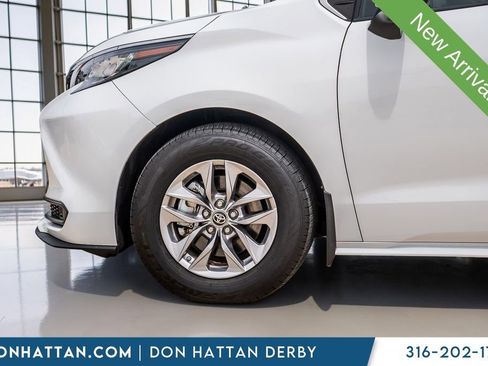 Used 2022 Toyota Sienna LE FWD image 41