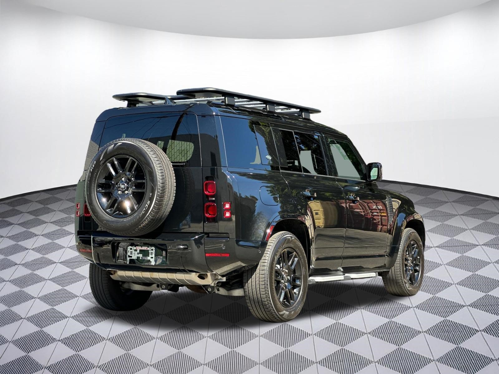 Used 2024 Land Rover Defender 110 X-Dynamic SE AWD/4WD image 8