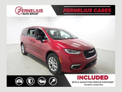 New 2026 Chrysler Pacifica Select