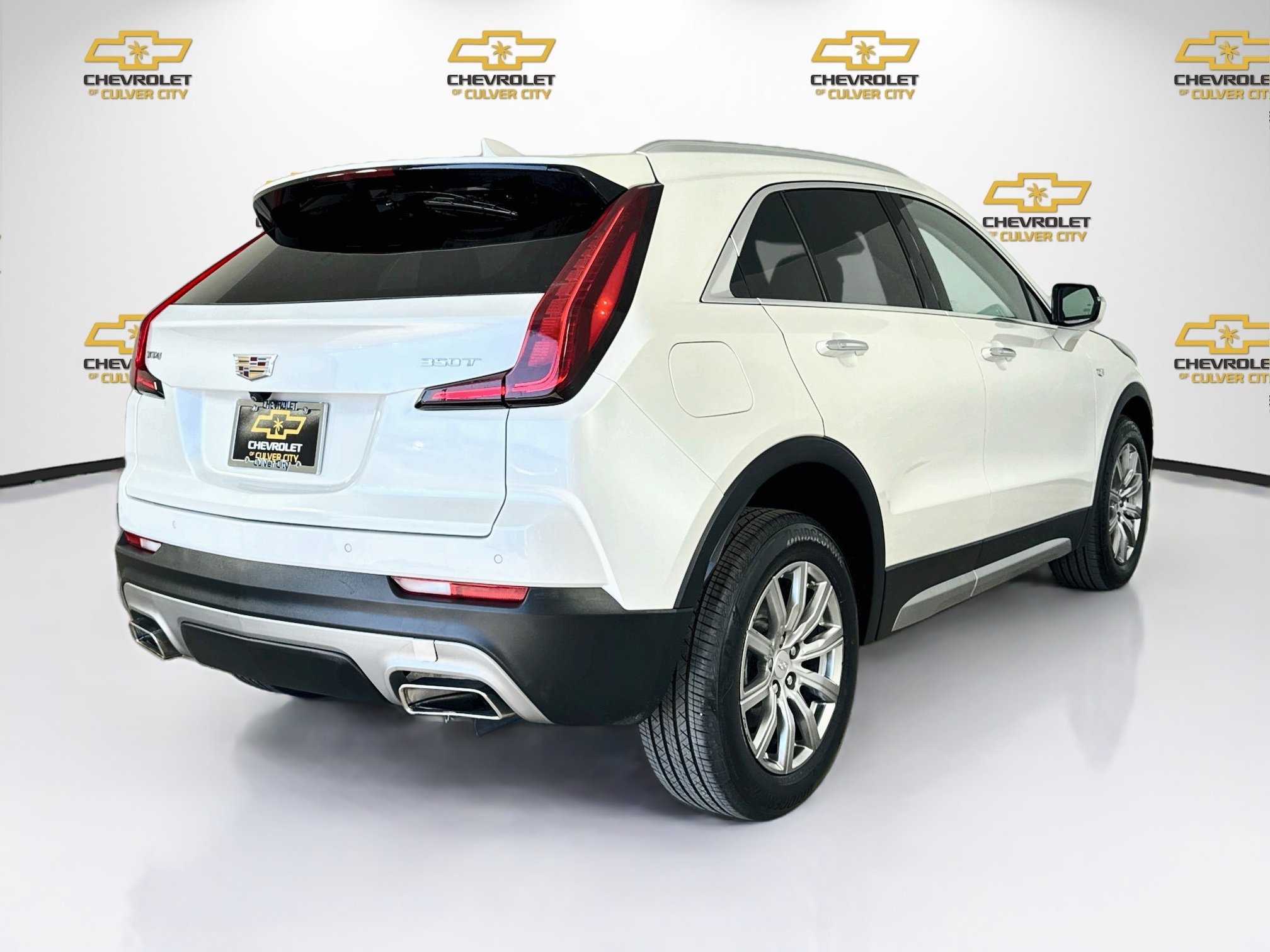 Used 2021 Cadillac XT4 Premium Luxury w/ Cold Weather Package FWD image 8