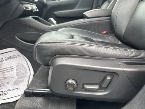 Used 2023 Volvo XC40 B5 Plus w/ Driver Assist Package AWD/4WD image 18