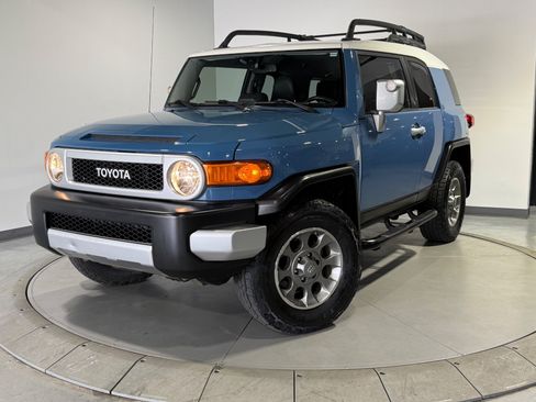 Used 2013 Toyota FJ Cruiser 4WD w/ Convenience Pkg image 1