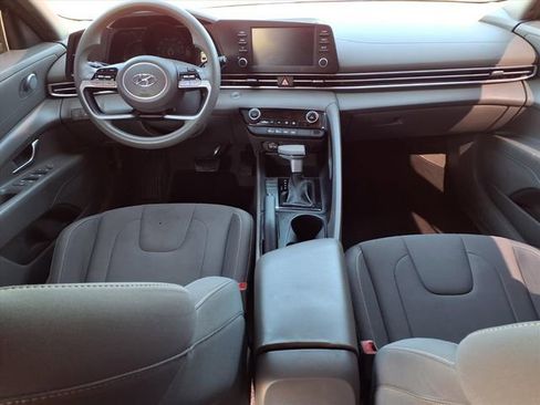 Used 2023 Hyundai Elantra SEL w/ Winter Weather Package FWD image 7