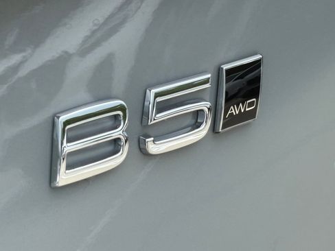 New 2026 Volvo XC90 B5 Core w/ Protection Package Premier image 9