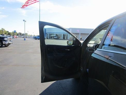 Used 2023 Chevrolet Equinox LT image 16