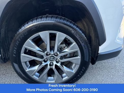 Used 2020 Toyota RAV4 XLE Premium image 4
