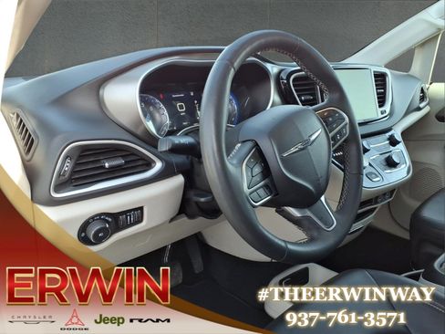 Used 2024 Chrysler Pacifica Touring-L FWD image 14