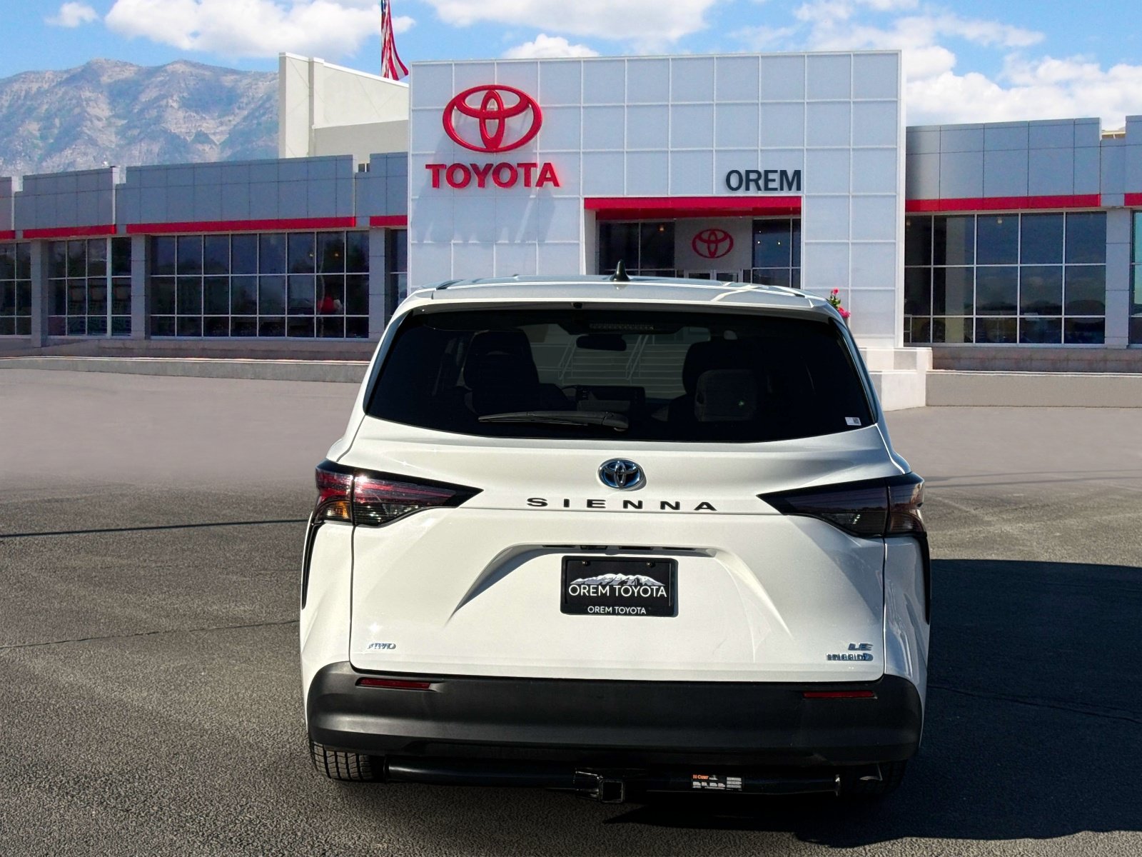 Used 2024 Toyota Sienna LE AWD/4WD image 5
