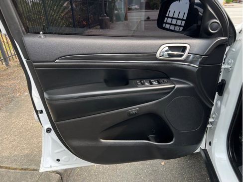 Used 2020 Jeep Grand Cherokee Limited w/ Luxury Group II image 7