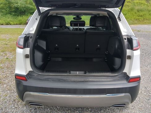 Used 2022 Jeep Cherokee Limited image 10