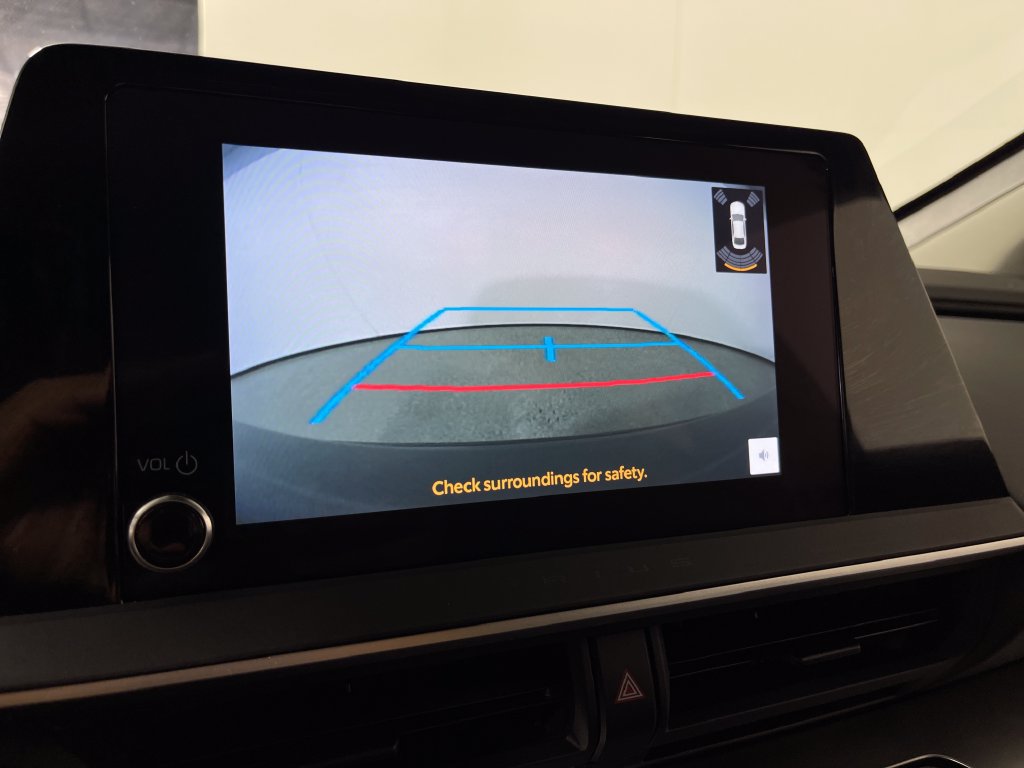 Certified 2024 Toyota Prius LE FWD image 21