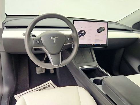 Used 2023 Tesla Model Y Long Range image 11