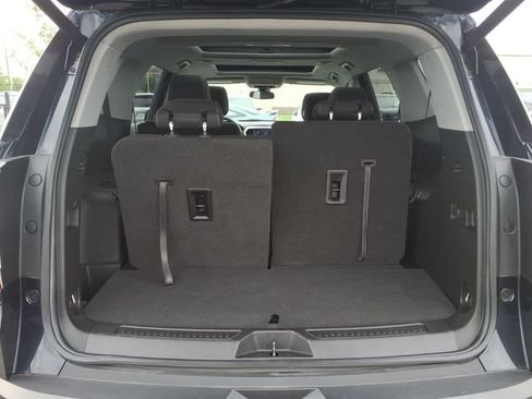 Used 2021 GMC Acadia SLE w/ Driver Convenience Package FWD image 25
