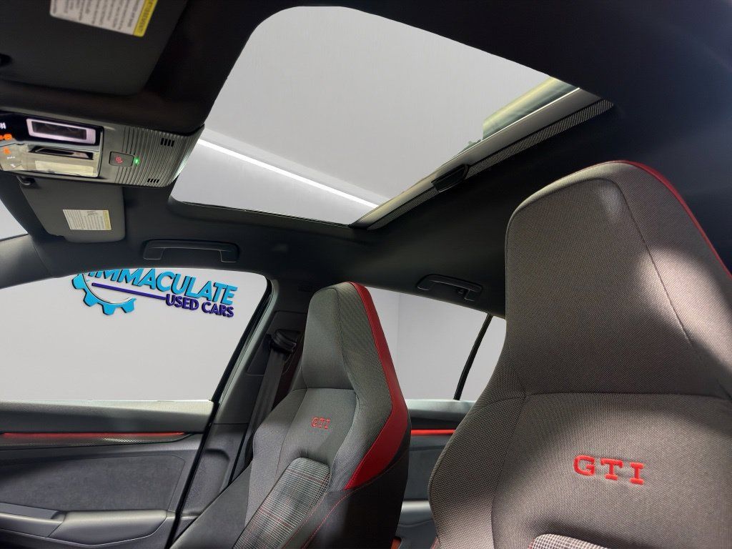 Used 2024 Volkswagen GTI SE FWD image 15