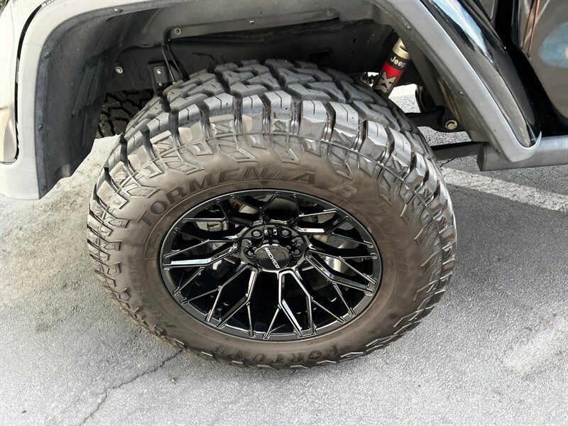 Used 2021 Jeep Gladiator Rubicon AWD/4WD image 14