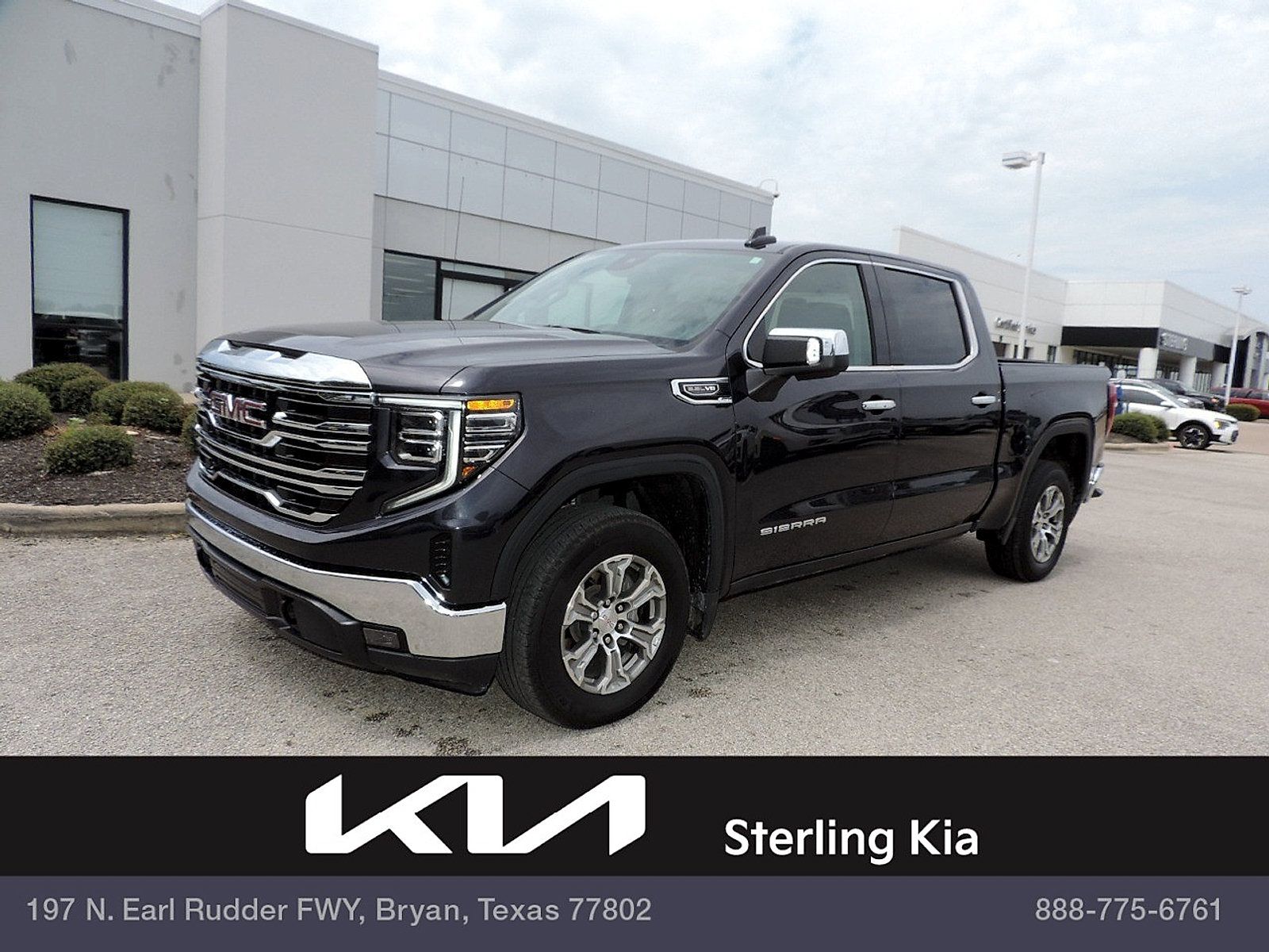 Used 2025 GMC Sierra 1500 SLT RWD image 1