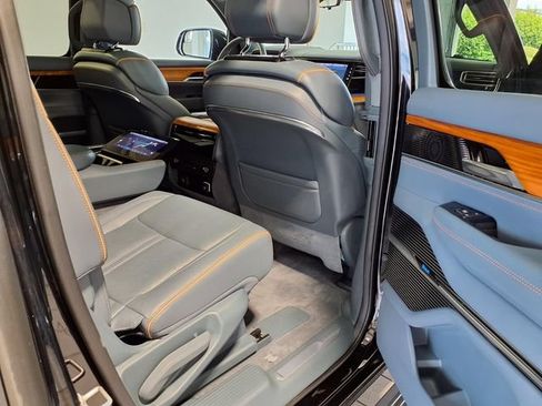 Used 2022 Jeep Grand Wagoneer Series II AWD/4WD image 30