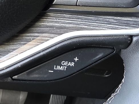 Used 2024 Jeep Wagoneer L Series II RWD image 32