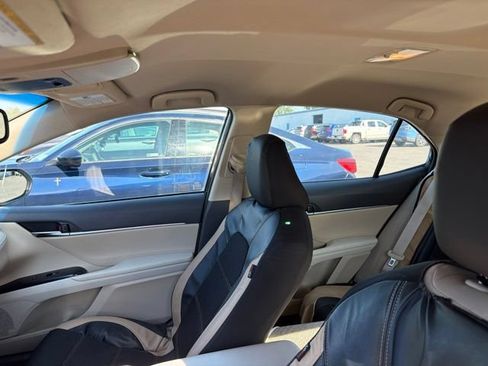 Used 2018 Toyota Camry LE w/ Convenience Package FWD image 9