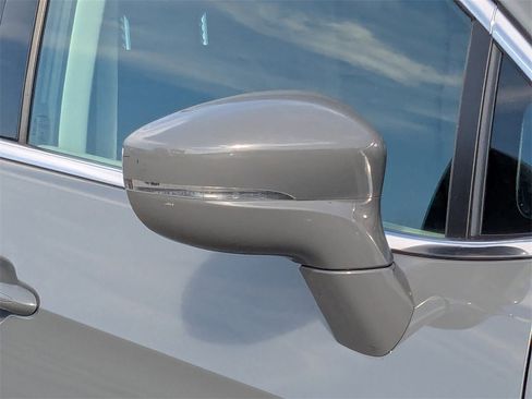 Used 2022 Chrysler Pacifica Touring-L image 10