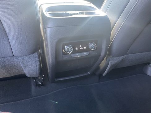 Used 2025 Chevrolet Traverse LT image 25