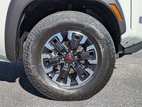 Used 2024 Nissan Frontier PRO-4X image 8