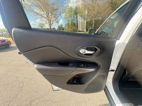 Used 2015 Jeep Cherokee Limited image 11