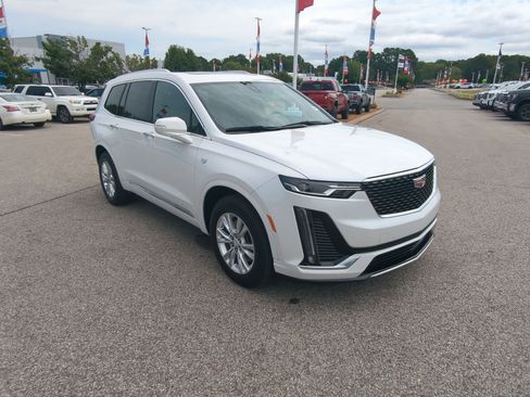 Used 2023 Cadillac XT6 Luxury FWD image 2