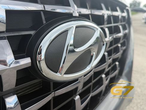 Used 2025 Hyundai Venue SEL FWD image 3