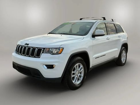 Used 2018 Jeep Grand Cherokee Laredo AWD/4WD image 3