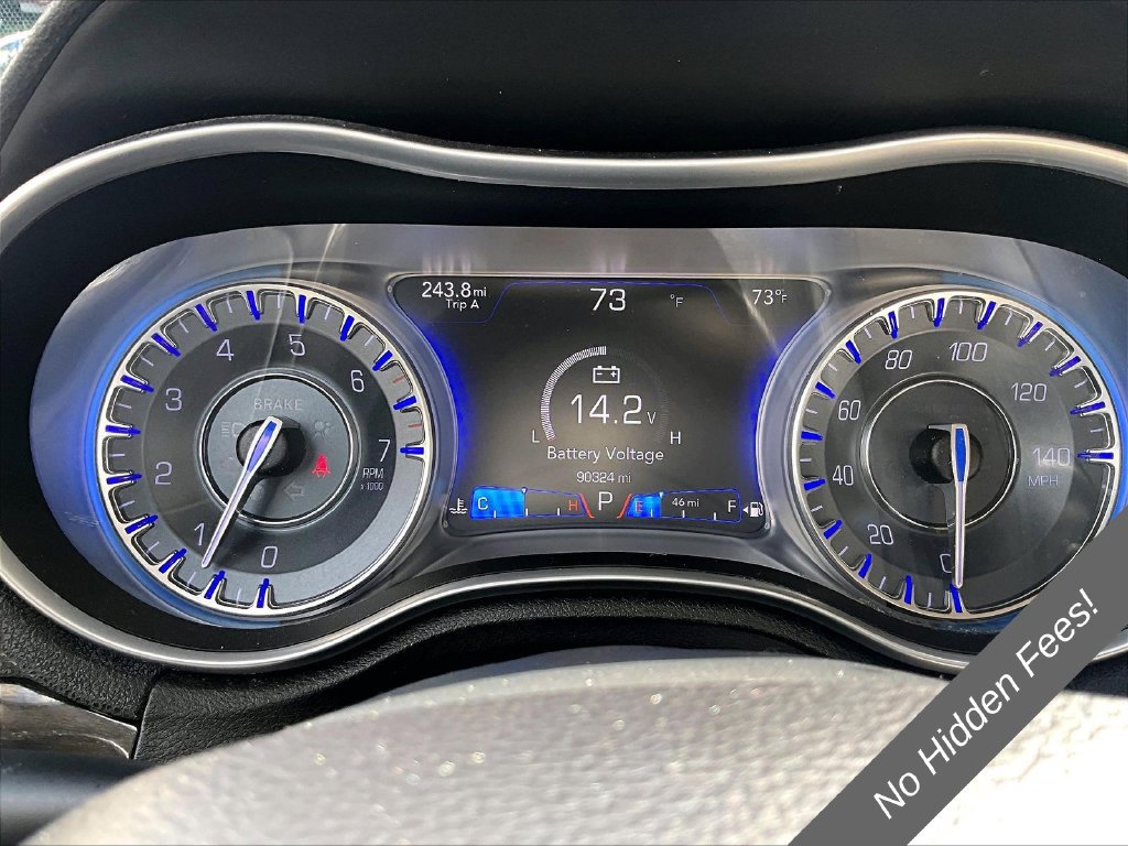 Used 2015 Chrysler 300 Limited RWD image 17